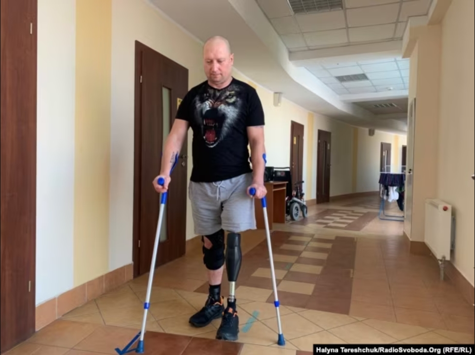 &quot;Я мав сховатися за спини шістьох дітей?&quot; Історія воїна, який втратив у бою ногу